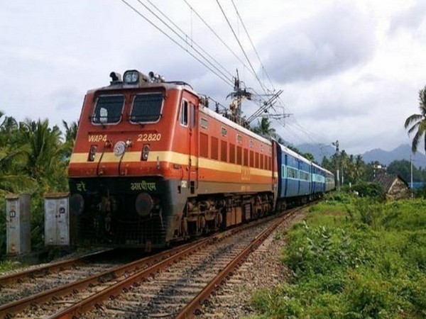 Maharashtra: Train services affected between Thane-Airoli due to technical glitch 