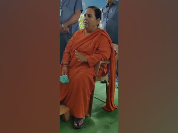 Bureaucracy is nothing, is there to pick up chappals, says Uma Bharti stirring controversy, later apologises 