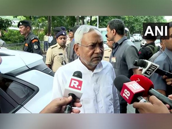 Bihar CM announces ex-gratia of Rs 4 lakh to kin of people killed in lightning 