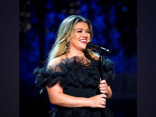 'American Idol' judges reunite to honour Kelly Clarkson at her Hollywood 'Walk of Fame' ceremony