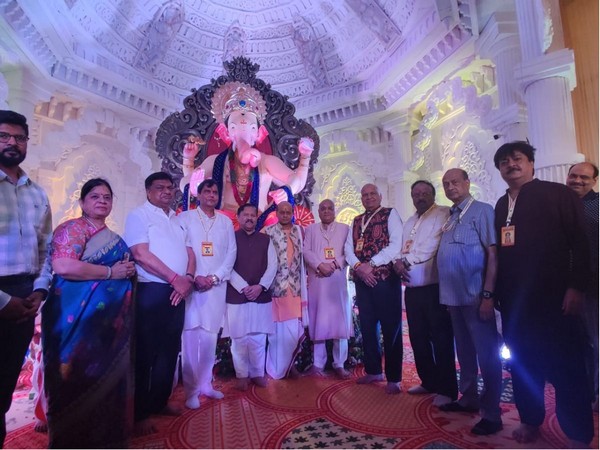 Colorful inauguration of Raja Ganpati Mahotsav of Lalbagh