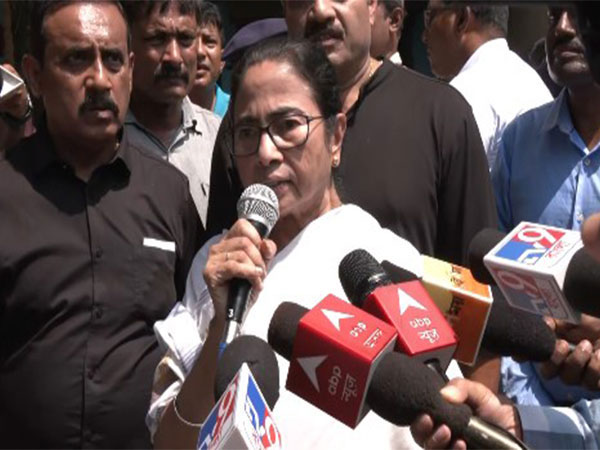 Mamata Banerjee Warns Centre Over DVC Water Release, Seeks Urgent Funds