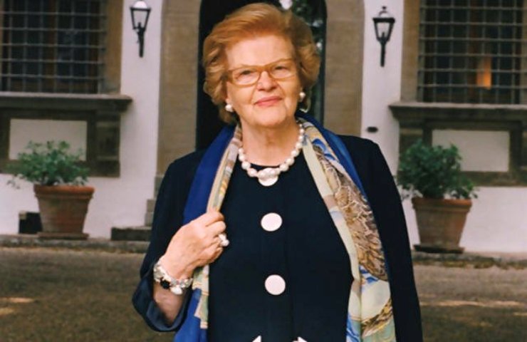 UPDATE 1-Wanda Ferragamo, matriarch of famed shoemaker, dies at 96