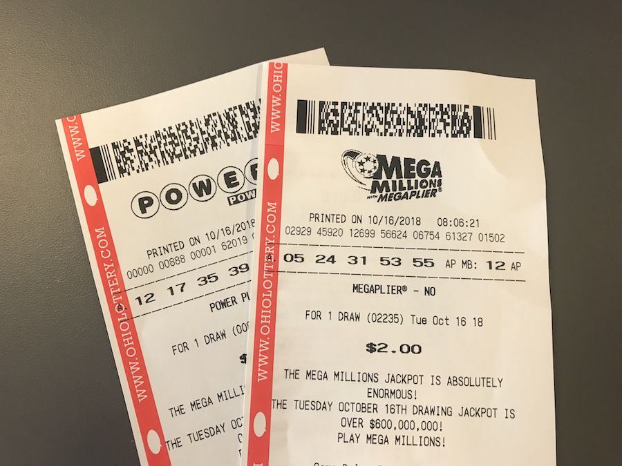 UPDATE 5-Lotto fever grips U.S. as Mega Millions jackpot hits $1 billion