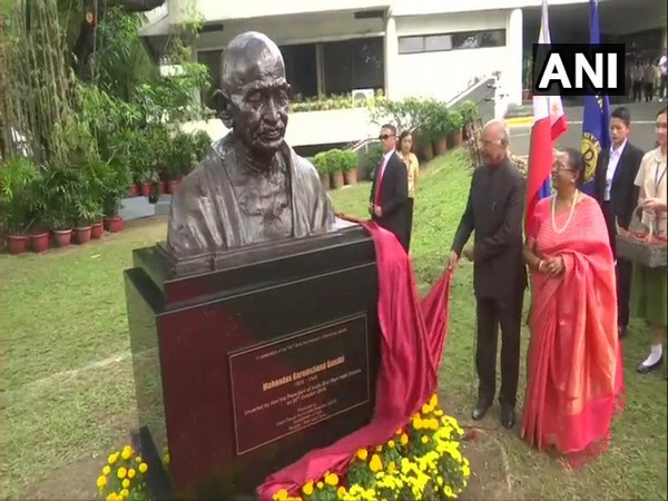 President Kovind unveils bust of Mahatma Gandhi in the Philippines