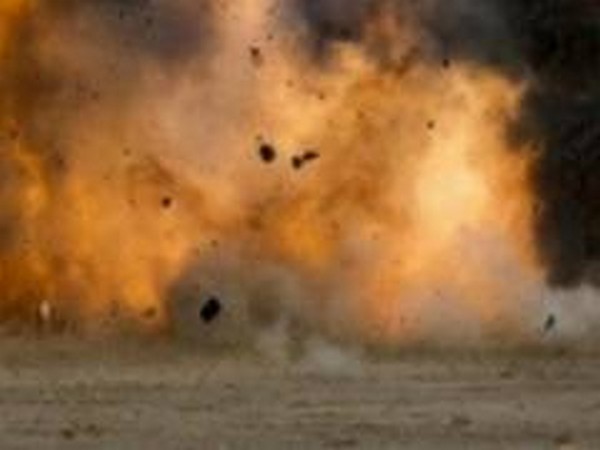 Four wounded in bomb blast in Karachi