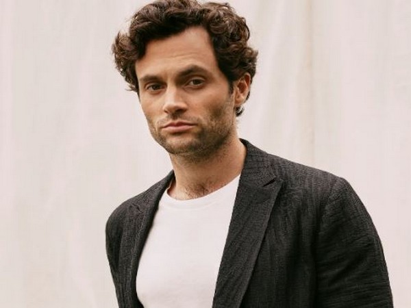 Penn Badgley reacts to 'You' fan asking him to 'kidnap' her