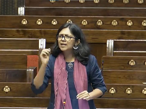 Swati Maliwal Criticizes Kejriwal's Luxurious Living Amidst Delhi Slums