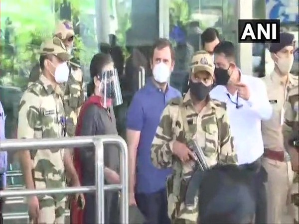Sonia, Rahul Gandhi arrive in Goa