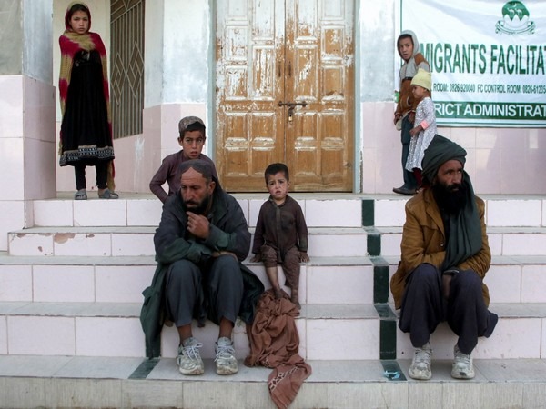 Activists in Pakistan urge calling off forced deportation of Afghan refugees
