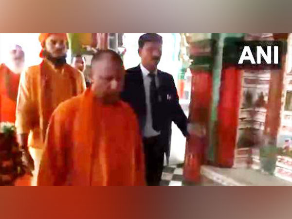 CM Yogi Adityanath Joins Sacred Rituals in Ayodhya for Prosperity