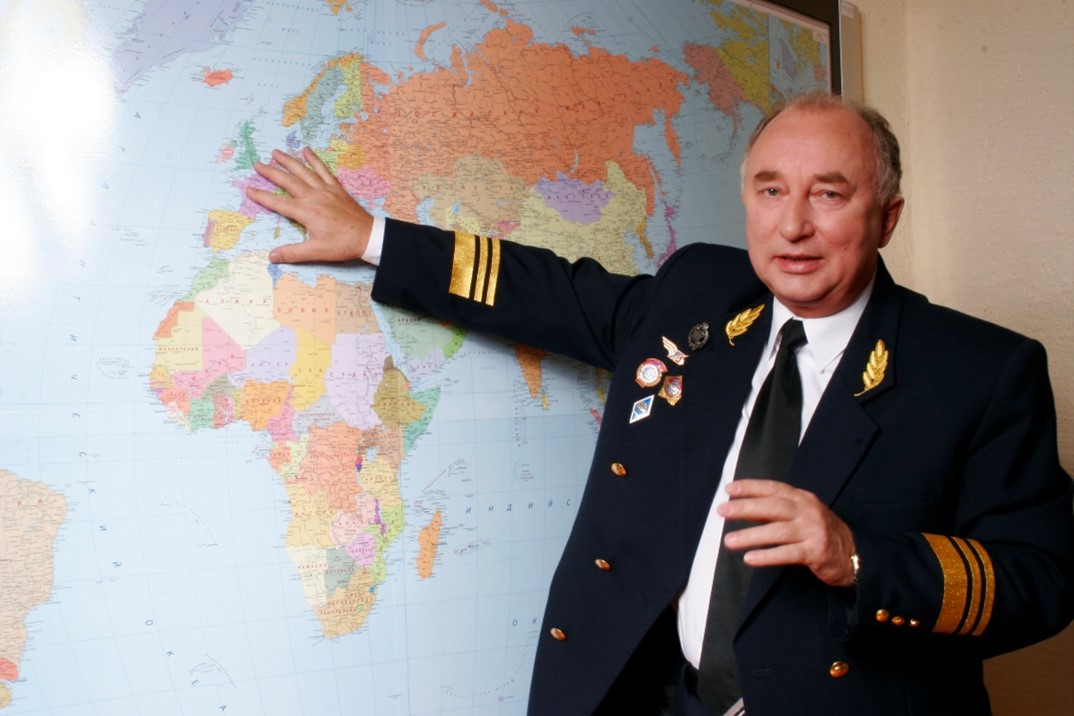 Skuratov Sergey Nikolaevich: education, career as pilot and CEO, retirement