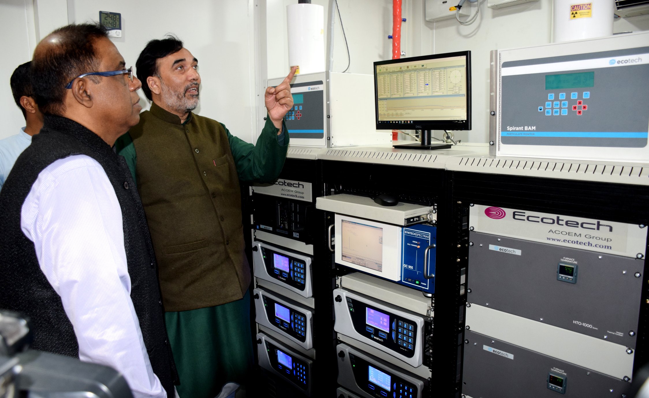Gopal Rai visits air quality monitoring station set up in association with Washington University