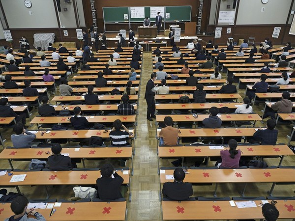  5,800 students left school in Japan in 2020 due to COVID-19 pandemic
