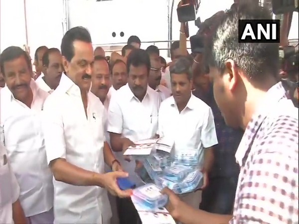 COVID-19 : MK Stalin distributes hygiene kits in Chennai 