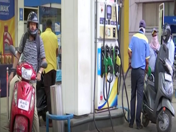 Mumbai Petrol pumps to operate from 7 am to 7 pm from Mar 23-31