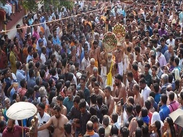 Hundreds of devotees gather at Arattu festival in Kerala