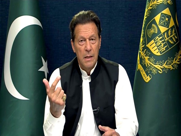 Pak: Imran Khan deletes tweet accusing 'agency man' of 'provoking' his workers