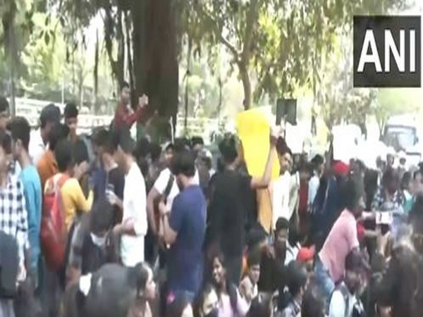 Bihar: Inter students protest in Patna against govt's decision to discontinue plus two classes in colleges
