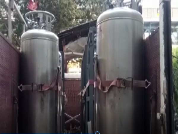Crisis averted as fresh stock of oxygen cylinders reaches Mumbai Hospital on time