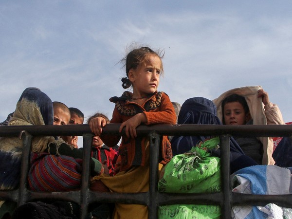 Pakistan deports over 800 Afghan refugees: Report