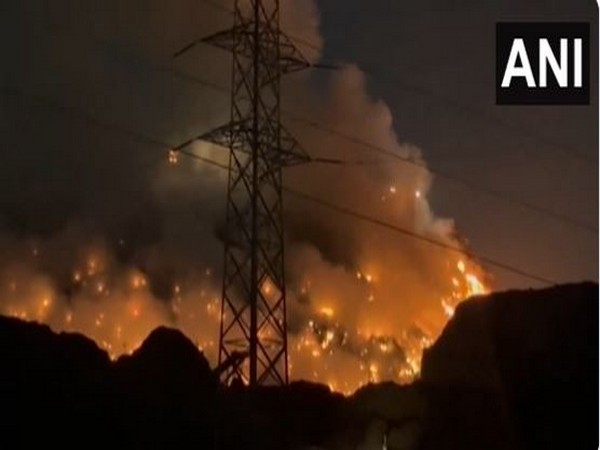 Massive fire breaks out at Ghazipur landfill site in Delhi