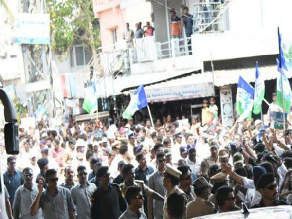 Andhra CM Jagan Mohan Reddy's roadshow in Visakhapatnam receive a rousing welcome 