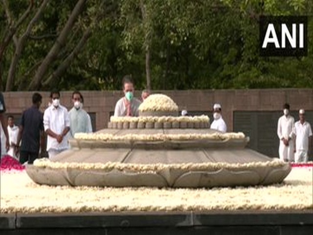 Sonia, Priyanka Gandhi pay homage to former PM Rajiv Gandhi on his death anniversary