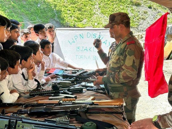 J-K: Indian army organises 'Know Your Army' event in Boniyar, displays military equipment