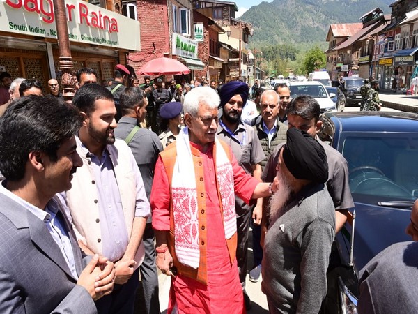 J-K LG interacts with residents, tourists, shopkeepers at Pahalgam's main market