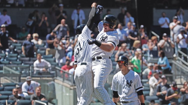 Yankees smash five homers, rout Rangers