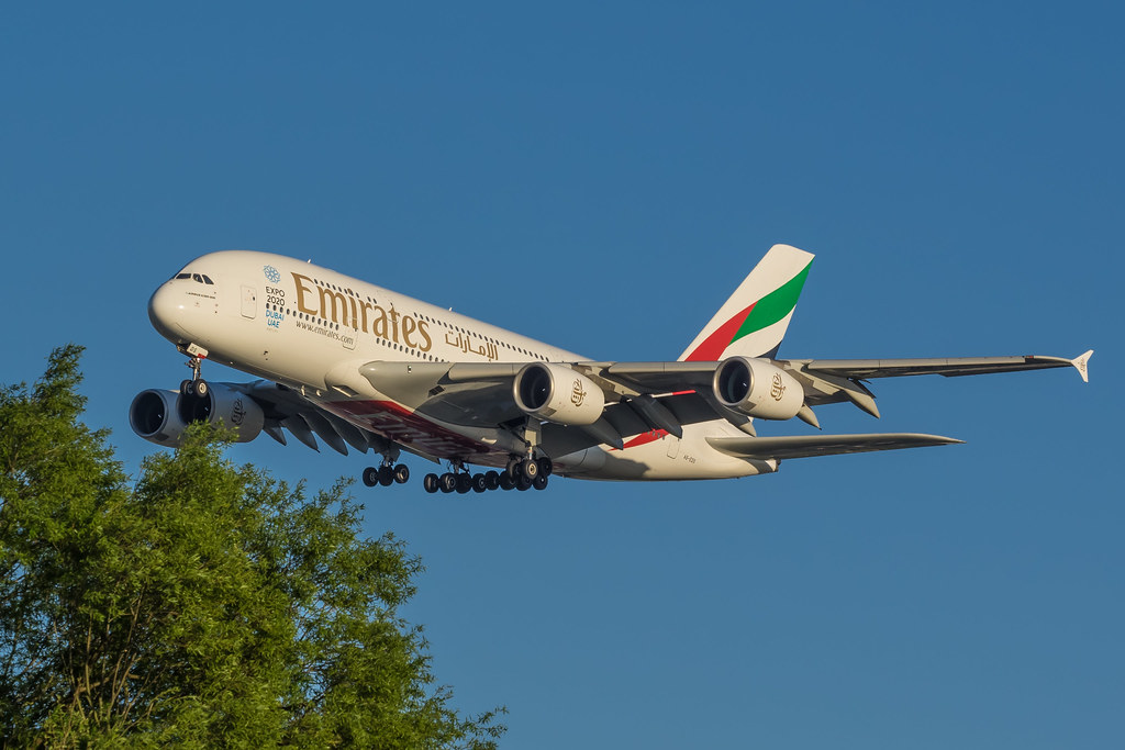 Emirates slims Boeing purchase plans amid 777X delays