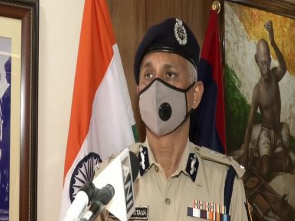 Delhi Police awards policemen for their exemplary work
