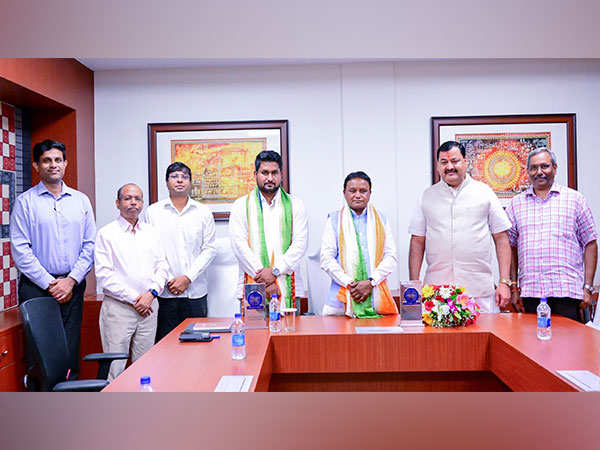 Hockey India office bearer meets with Odisha Chief Minister and Sports Minister