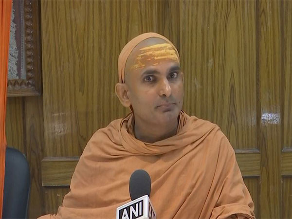 Swami Govindananda Slams Swami Avimukteshwaranand, Accuses Congress Support