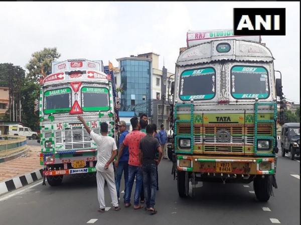 Truck overturns on children, 6 minors killed