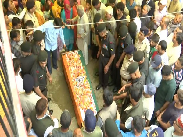 Himachal: Last rites of army jawan killed in Ladakh accident performed at his native village