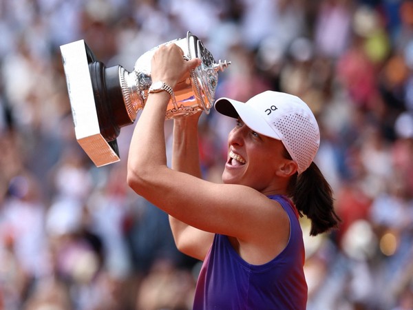 Iga Swiatek Equates Justine Henin's WTA Ranking Record