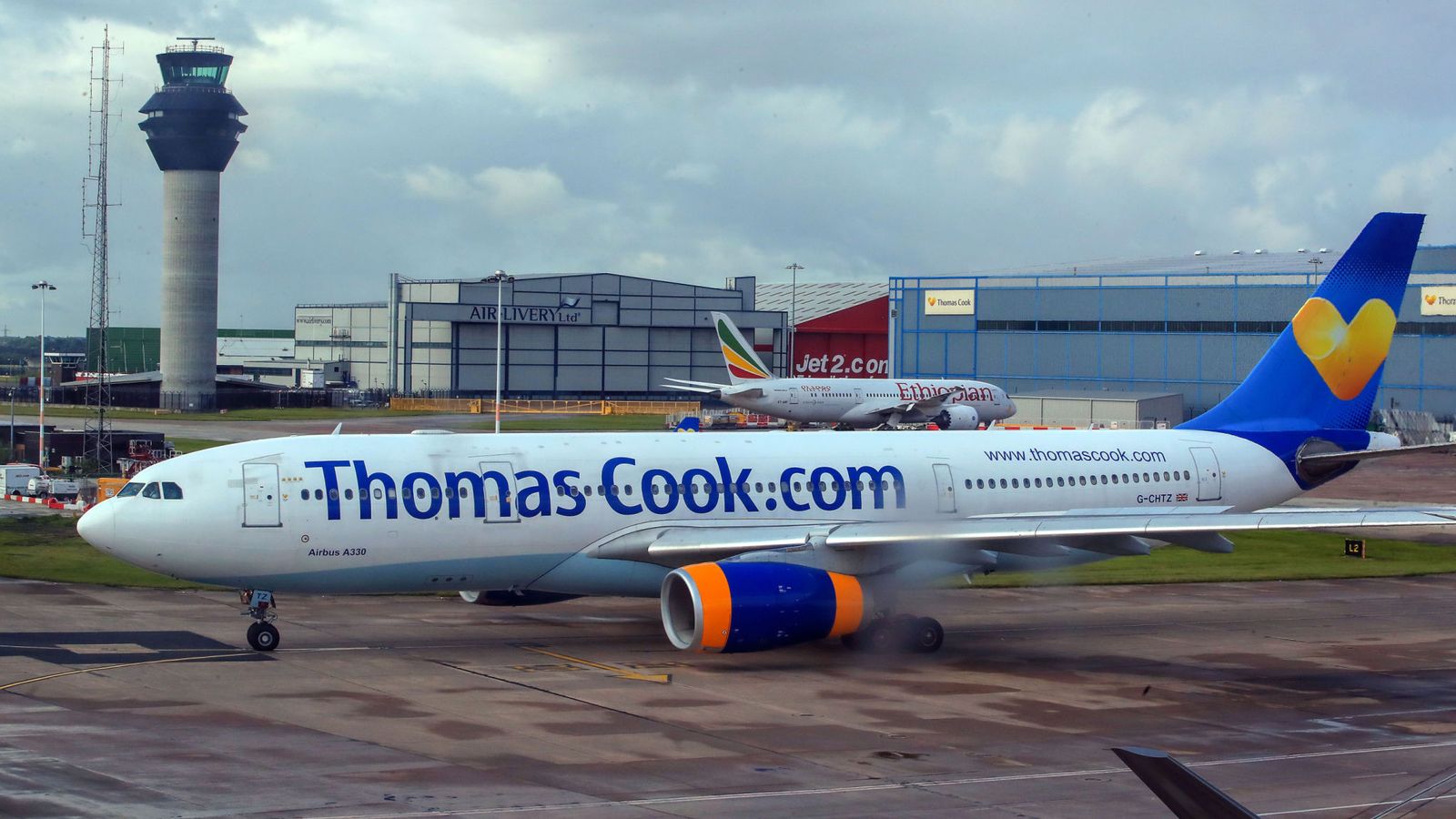 UPDATE 1-UK plans to fly 135,300 people back after Thomas Cook collapse