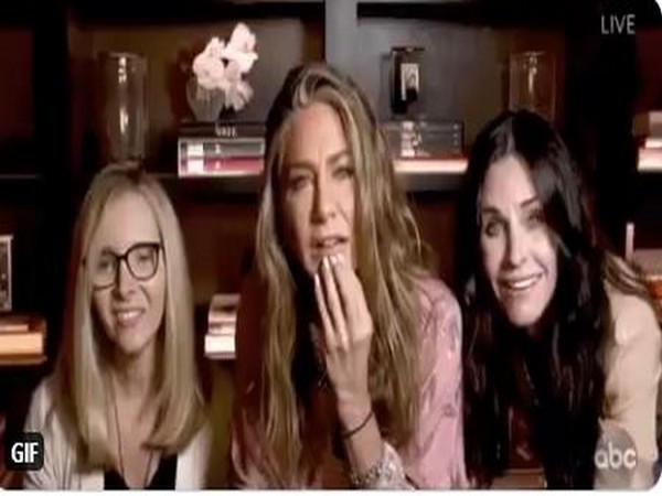 Jennifer Aniston, Courtney Cox, Lisa Kudrow hold mini 'FRIENDS' reunion at Emmys