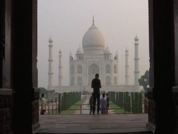 More than 10,000 people visit Taj Mahal on Saturday