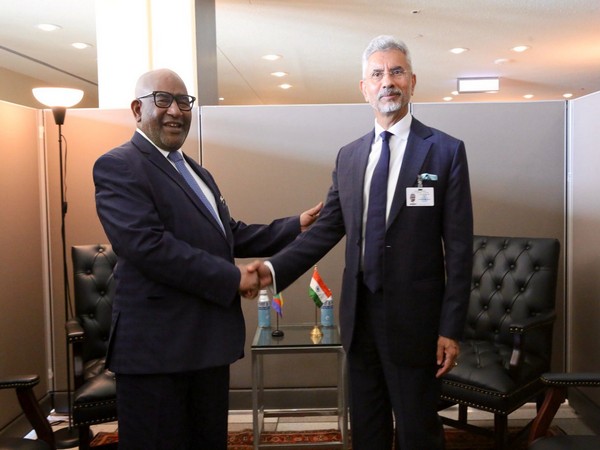 Jaishankar holds discussions with Comoros President Azali Assoumani
