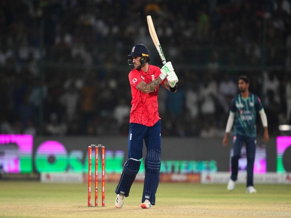 Hales smashes fifty on international cricket return, helps England hand six-wicket loss to Pakistan in first T20I