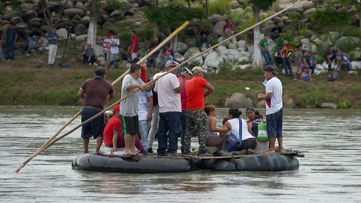 UPDATE 1-Caravan migrants rest in Mexico City, some deterred by U.S. hostility