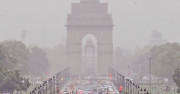 Delhi witnesses misty morning as air quality remains 'poor'
