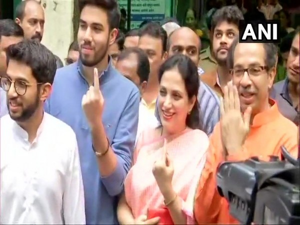 Mumbai: Shiv Sena leader Uddhav Thackeray casts vote along with his family