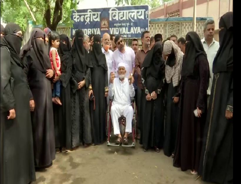 Maharashtra elections: 102-year-old Pune man casts vote with 40 family members 