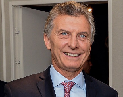 UPDATE 1-Macri the underdog as Argentina heads to the polls