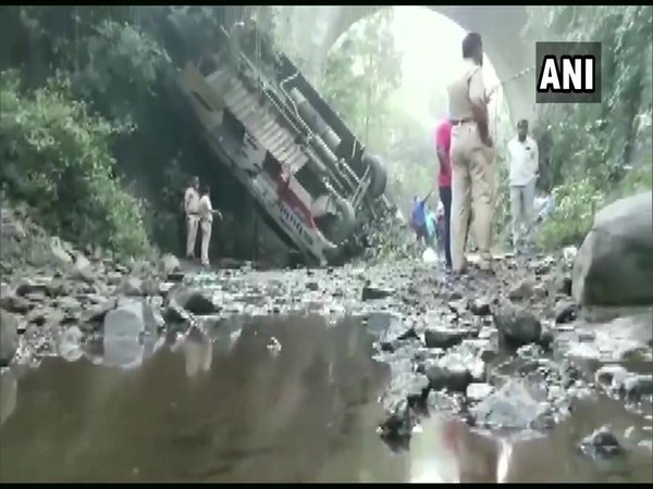 5 dead, 35 injured after bus falls into gorge in Maharashtra's Nandurbar