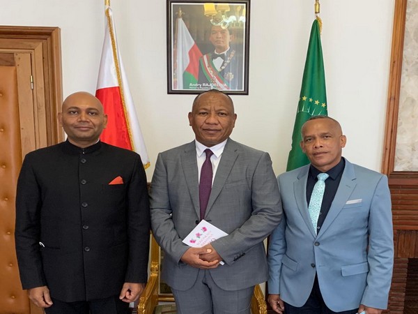 Indian Ambassador calls on Madagascar PM, discusses ways to deepen bilateral cooperation 